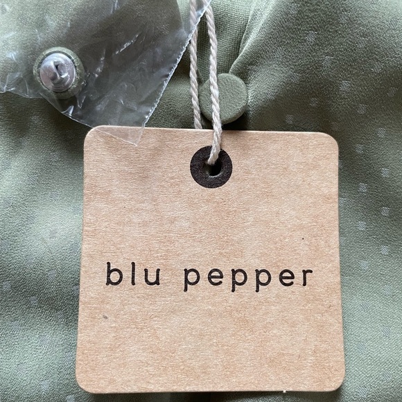 Blu Pepper Green Crop Balloon Shirt. New with tags. Size Large - Picture 4 of 10